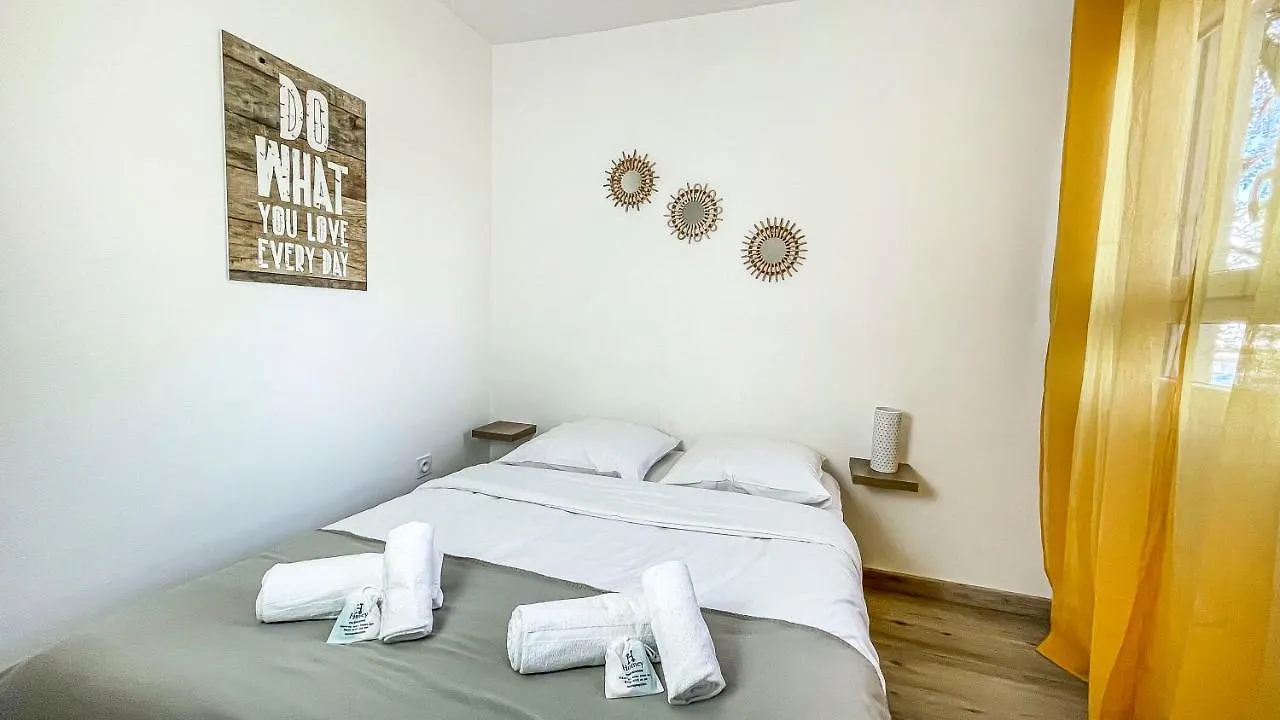 Homey Everyday - New / Free Parking Annemasse Apartment